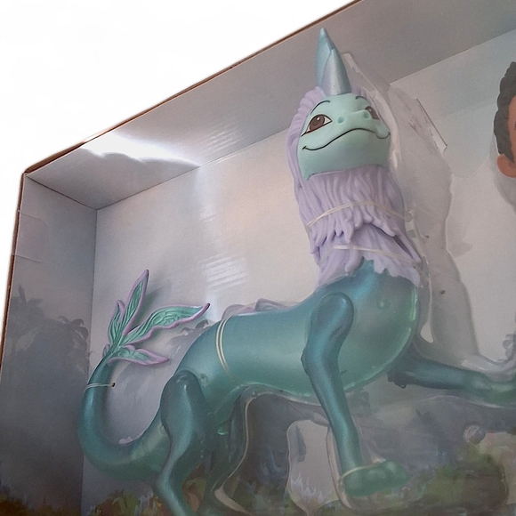 Disney Raya and the Last Dragon Petite Raya & Friends Gift Set - Picture 5 of 9